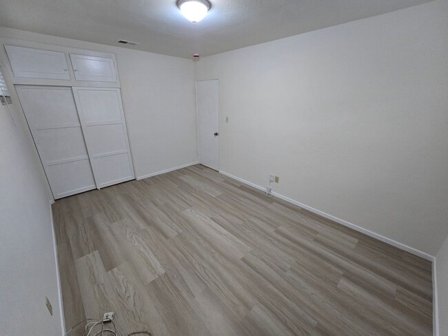 Building Photo - 2bd 1ba Bay Park Home