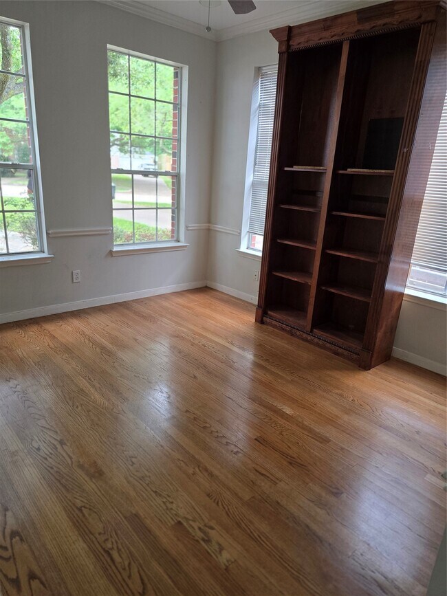 Building Photo - 12018 McKinney Falls Ln