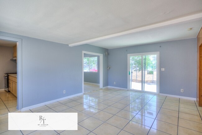 Building Photo - Spacious 4-Bedroom Home on Nearly 1 Acre –...