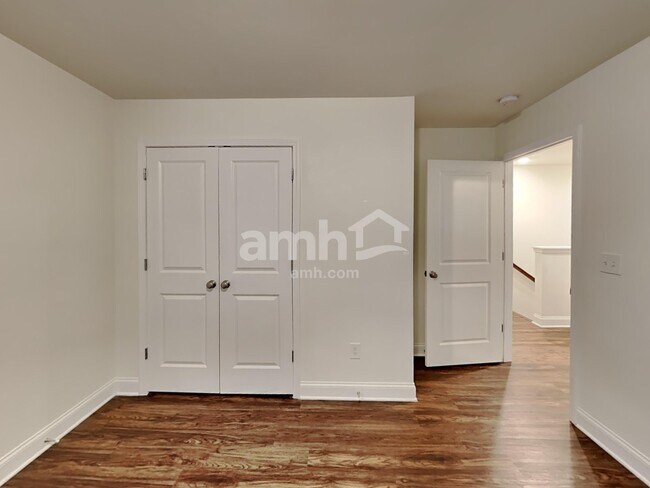 Building Photo - 3782 Lk Blf Lp