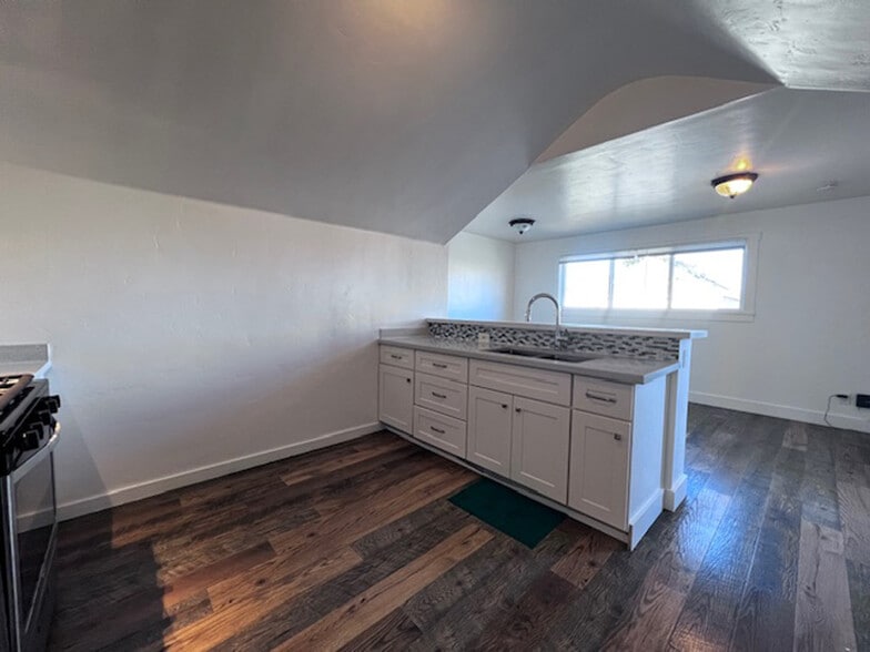 Building Photo - 722 30th St