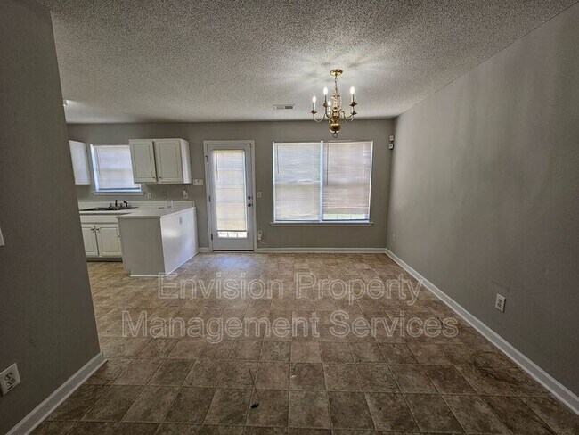 Building Photo - 336 Coral Cir