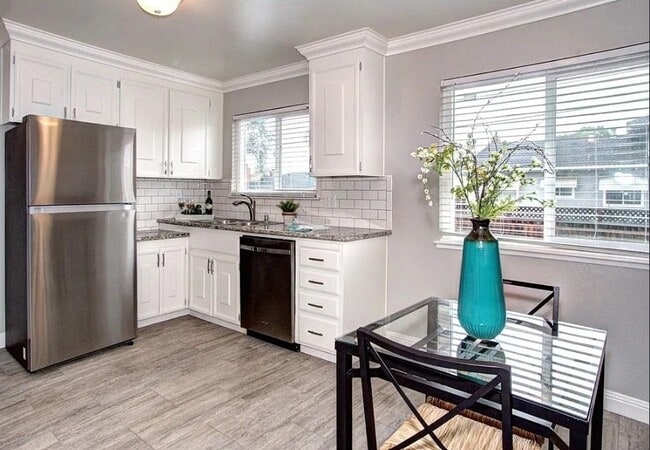 Building Photo - 5954 Sorrel Ave