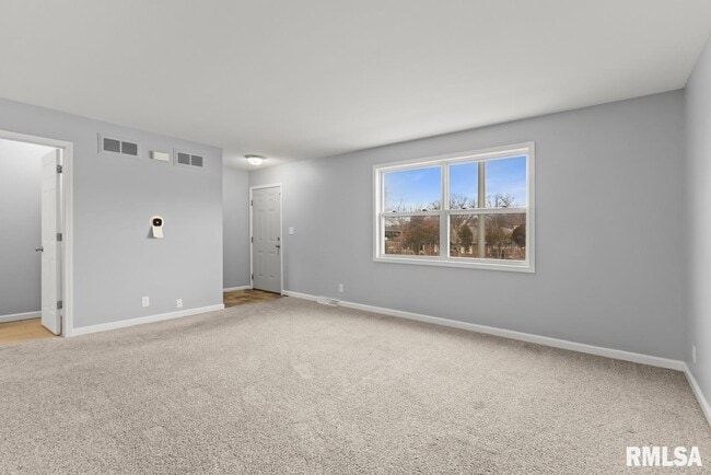 Building Photo - 2020 W Glen Ave