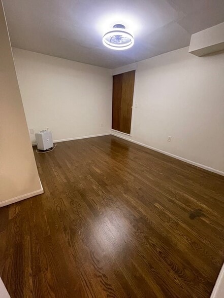 Building Photo - 842 South St