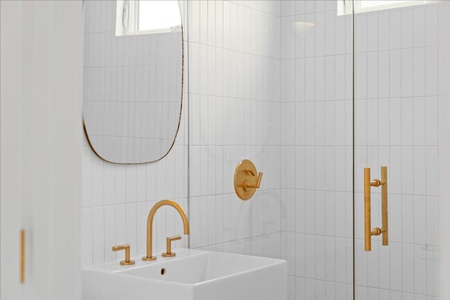 Building Photo - 800.5 N Edinburgh Ave