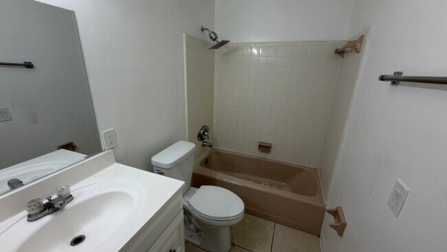 Building Photo - 4061 NW 9th Ave