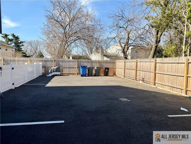 Building Photo - 1084 Stelton Rd