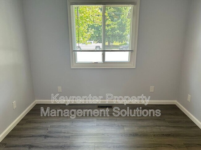 Building Photo - 421 N Charlotte Ave