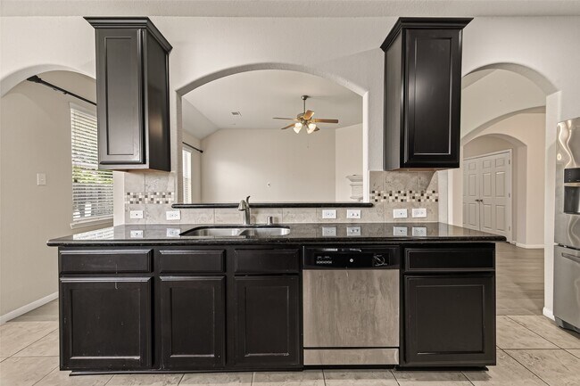 Building Photo - 3327 Fairmont Hills Ln