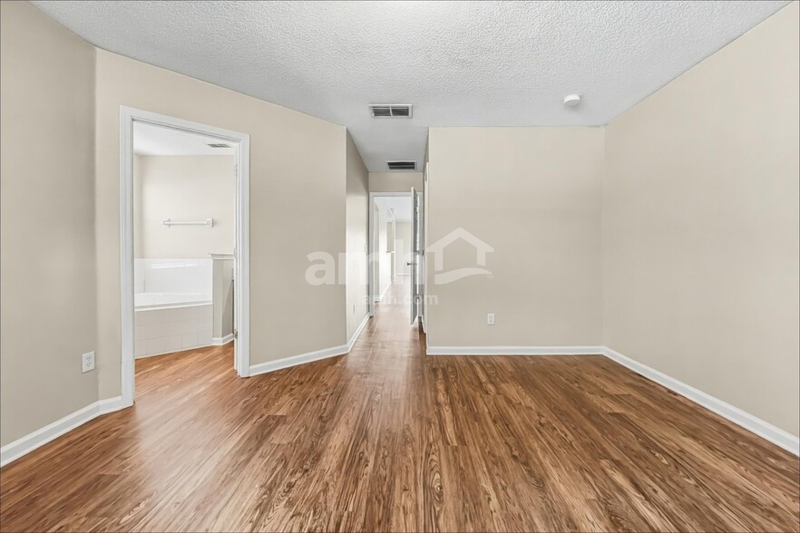 Building Photo - 11134 Lauren Oak Ln