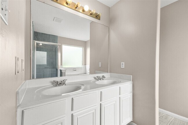 Building Photo - 17250 Cricketbriar Ct