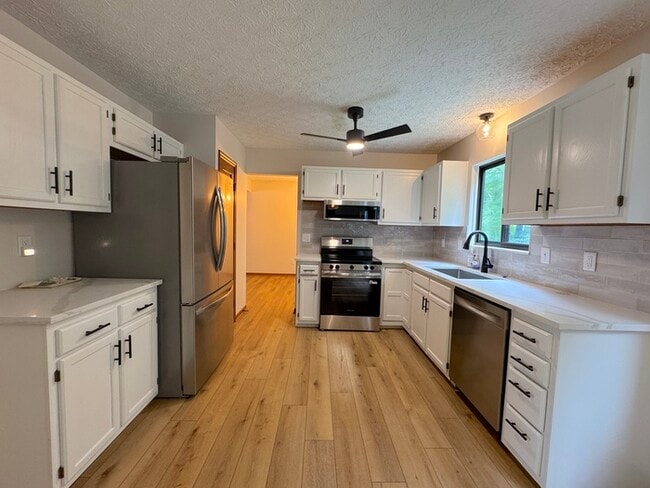 Building Photo - 564 Glenside Ln