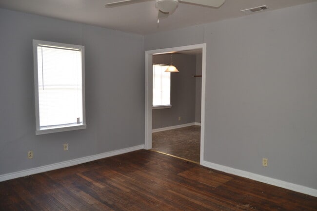Building Photo - 709 Northside Dr