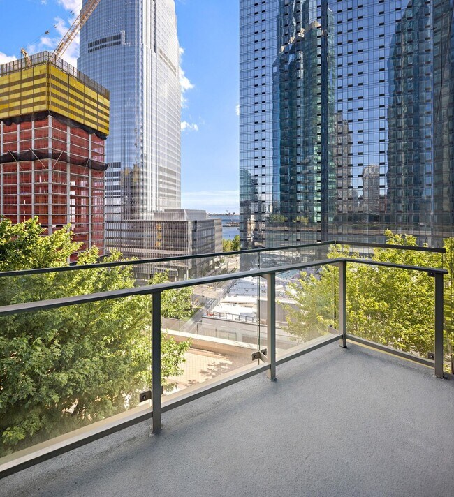 Building Photo - 77 Hudson St