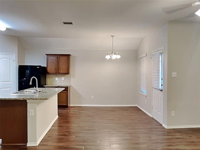 Building Photo - 3025 Iris Dr