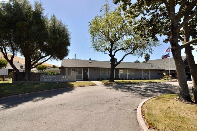 Building Photo - 9127 Tangerine St