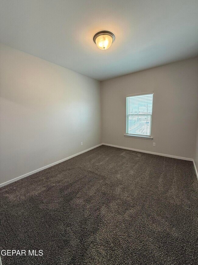 Building Photo - 804 Blingwood