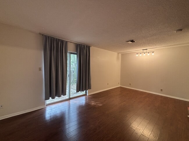 Building Photo - 315 Sidney Martin Rd