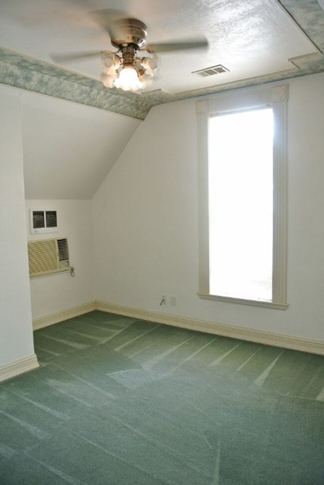 Building Photo - Bright and Spacious Second Story One-Bedroom Apartment in Prime Location!