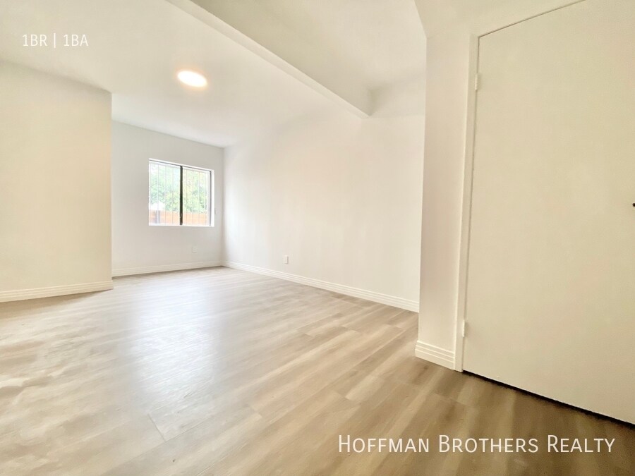 Building Photo - 1240 S Bronson Ave