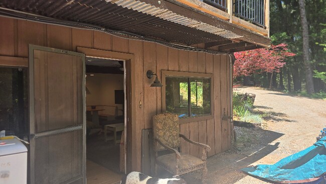 Building Photo - 14880 Mosswood Ln