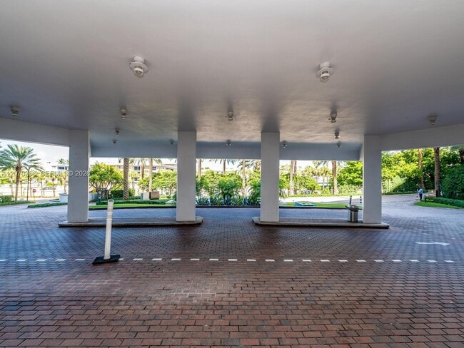 Building Photo - 10275 Collins Ave