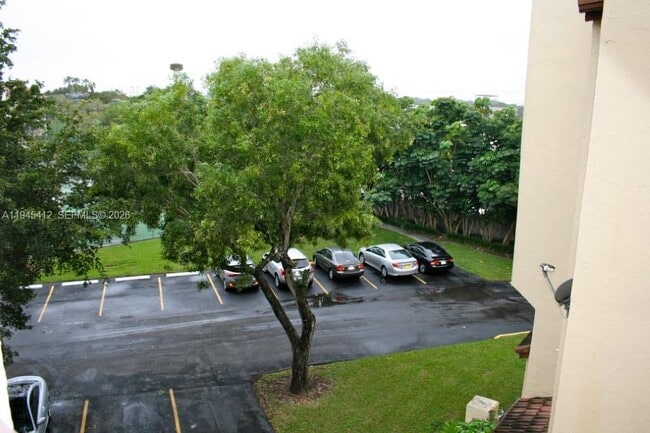 Building Photo - 8820 SW 123rd Ct