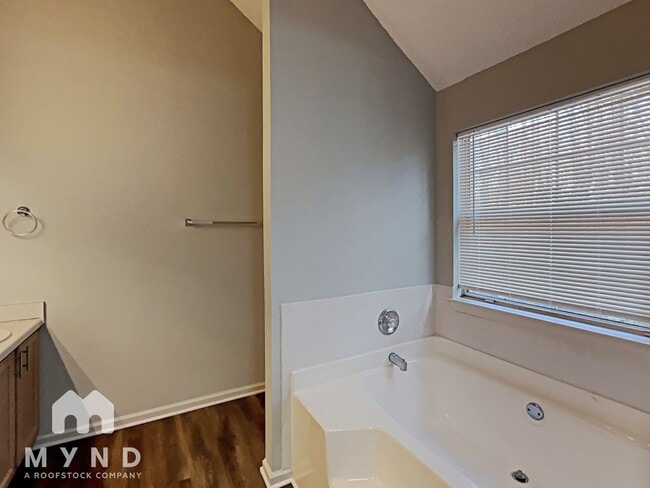 Building Photo - 3493 Riverview Chase Way