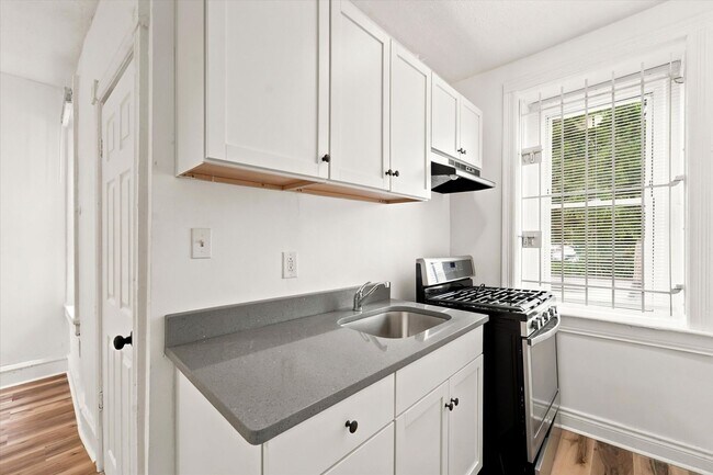 Building Photo - 1213 N 60th St