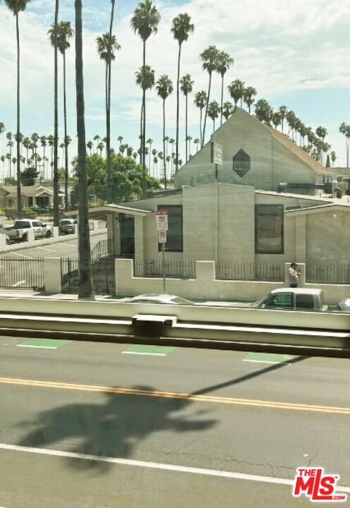 Building Photo - 2109 1/2 W 54th St