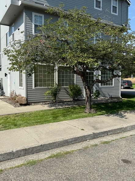 Building Photo - 417 N Henry St