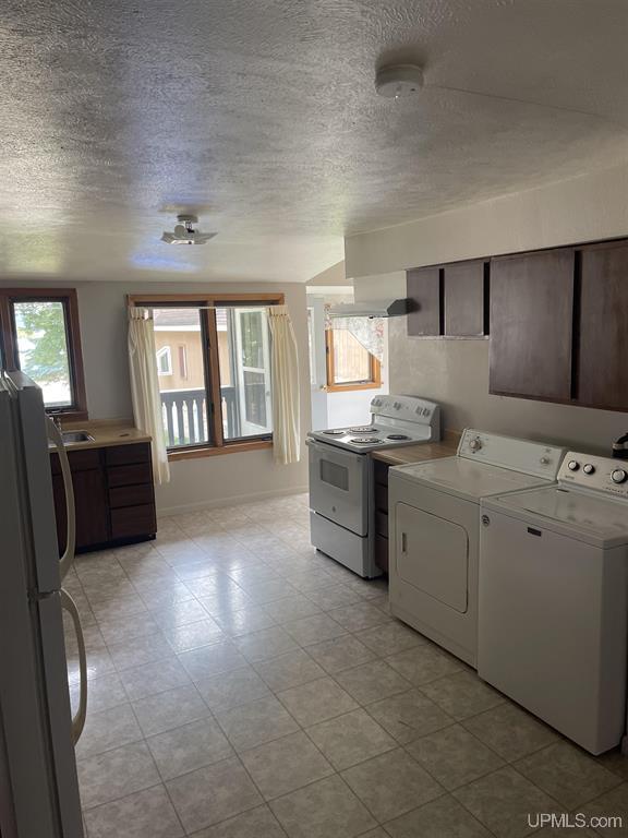 Building Photo - 710 W Superior St