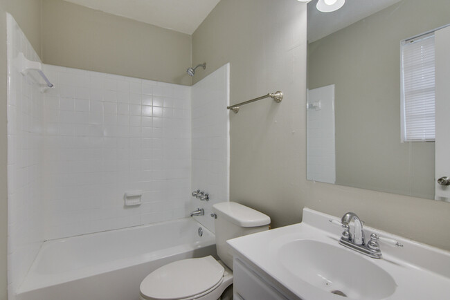 Building Photo - 3 Bedroom Augusta Home