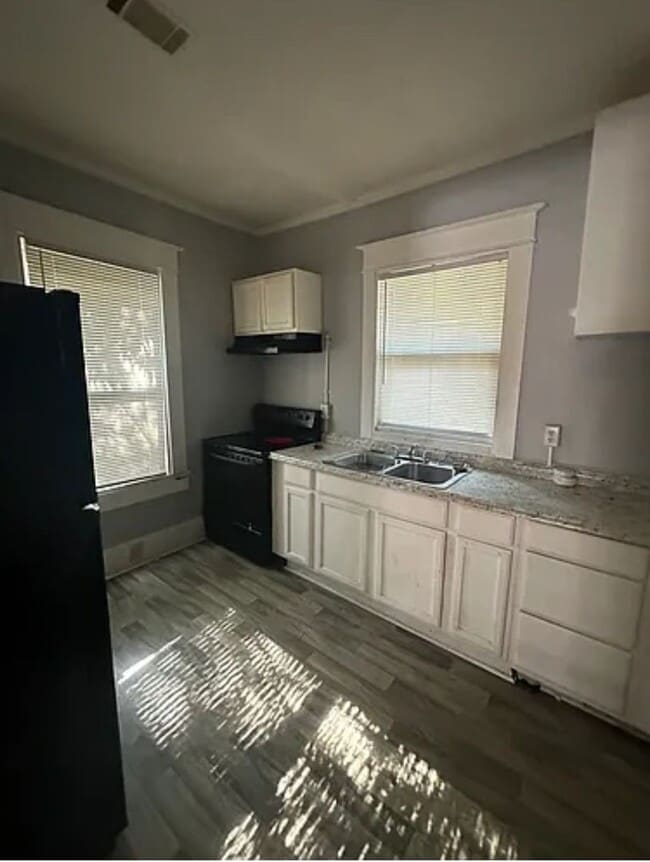 Building Photo - 1349 Holt Ave