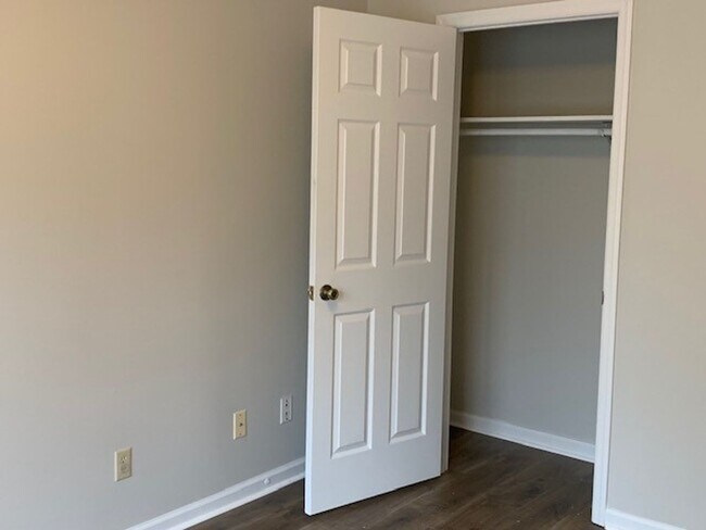 Building Photo - Available July 31st , 2026!!