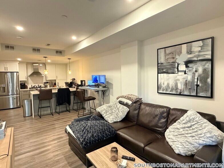 Building Photo - 9 Douglas St