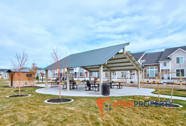 Building Photo - 1108 Emerald Pools Ln