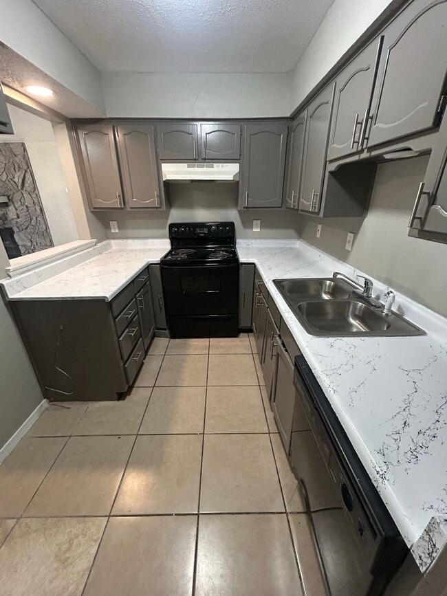 Building Photo - 412 Hollandale Cir