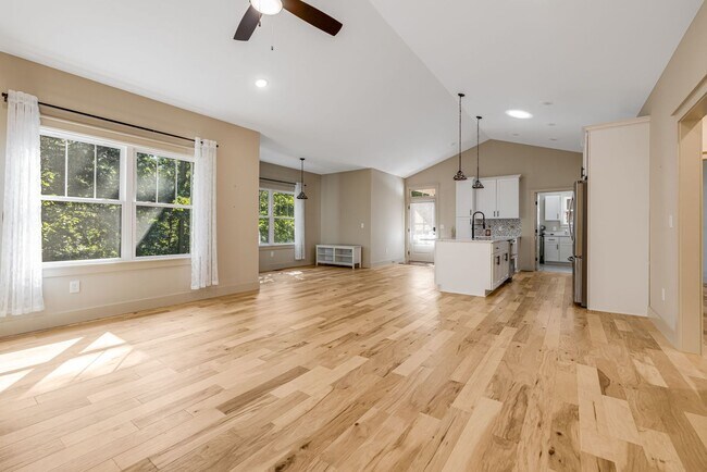 Building Photo - 40 Rangeley Dr