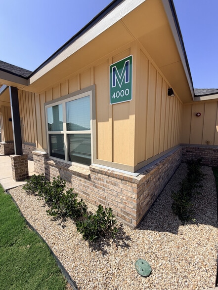 Building Photo - Monterey Villas