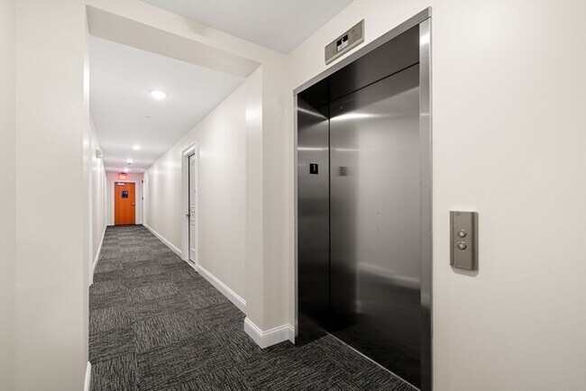 Building Photo - 10 Franklin Ave