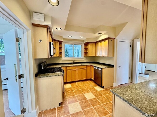 Building Photo - 73 Watkins Ave