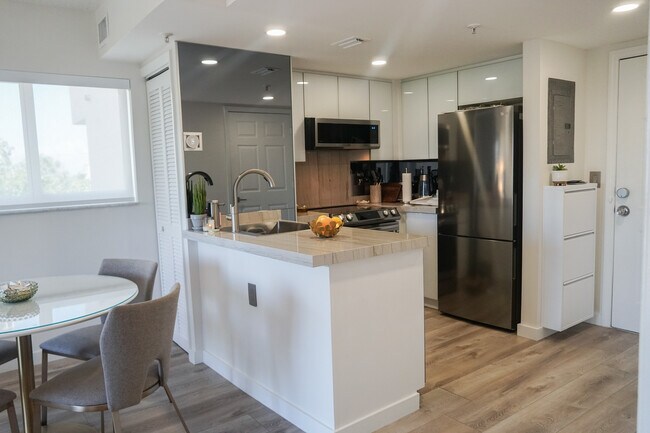 Building Photo - 1918 Brickell Ave