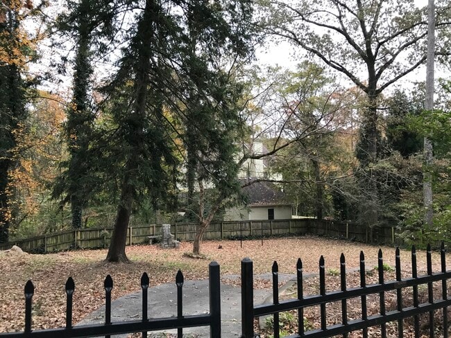 Building Photo - 2165 Collins Dr NW