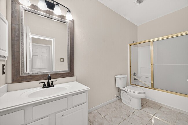 Building Photo - 3223 Legends Creek Dr