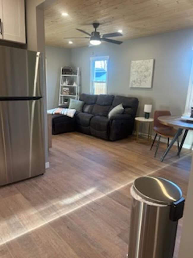 Building Photo - Adorable Fully Remodeled Home in Prime Location – Furnished & Move-In Ready!