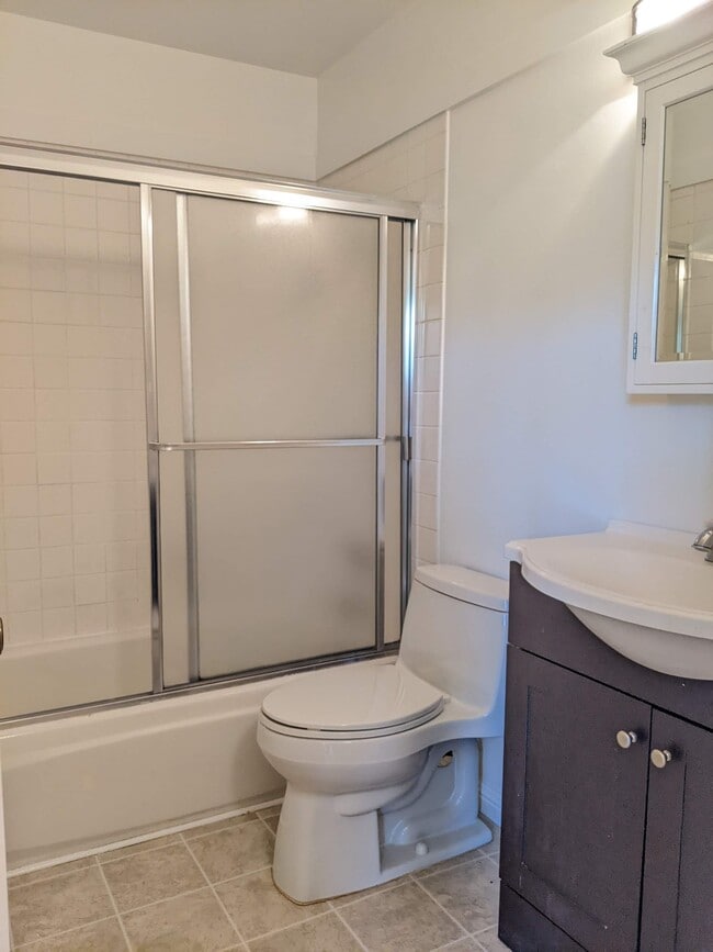 Building Photo - 105 Ascot Ct