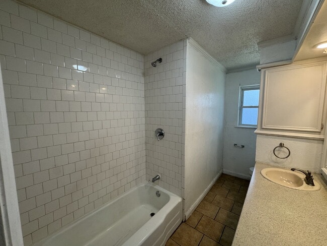 Building Photo - Beautiful 3/2 On A Cul-De-Sac!
