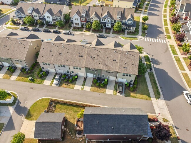 Building Photo - 1709 Shady Oaks Dr